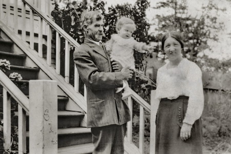 1926 jackie williams age 1 with his parents at 614 cragflower rd per whitehead collctn_resize